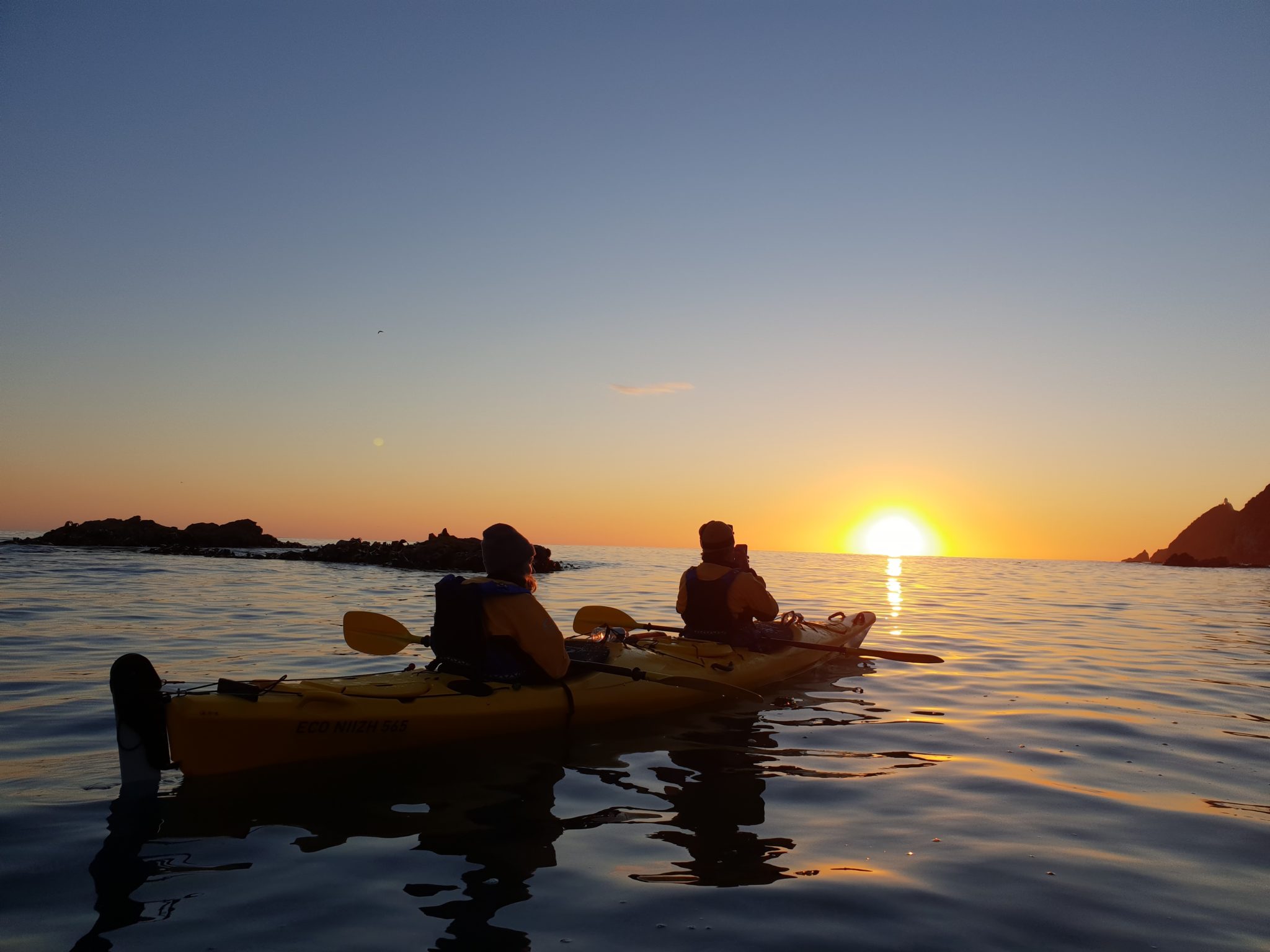 Short kayak tours of Nugget Point Lighthouse